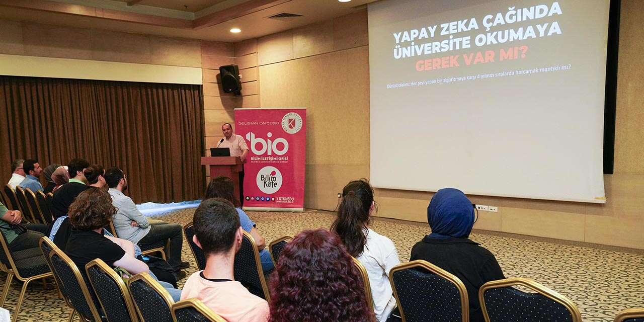 Yapay zekanın mesleklere etkisi Konya’da konuşuldu