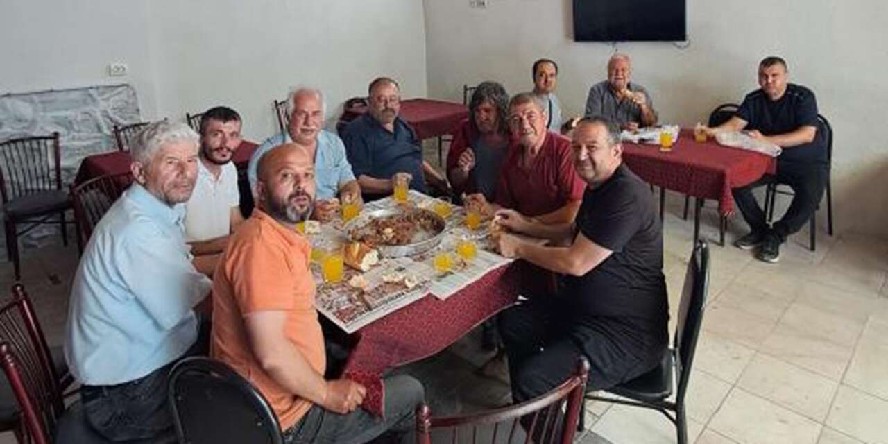 Okey masasında ölümle burun buruna geldi, oyuna devam etti