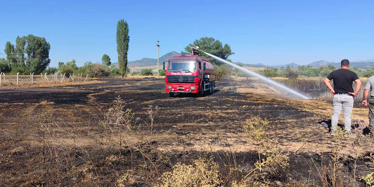 Konya'da 3 dekarlık buğday tarlasında korkutan yangın! Ekipler zamanla yarıştı
