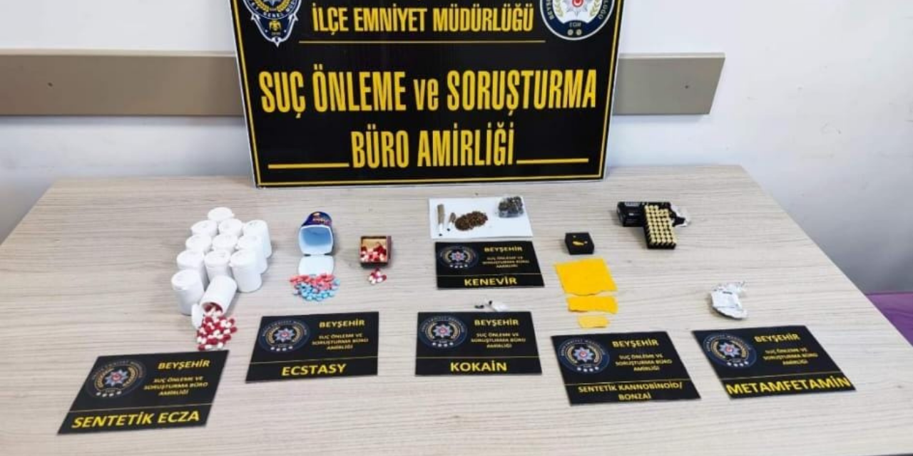Konya’da uyuşturucu yuvasına baskın! Yüzlerce hap ve bonzai ele geçirildi