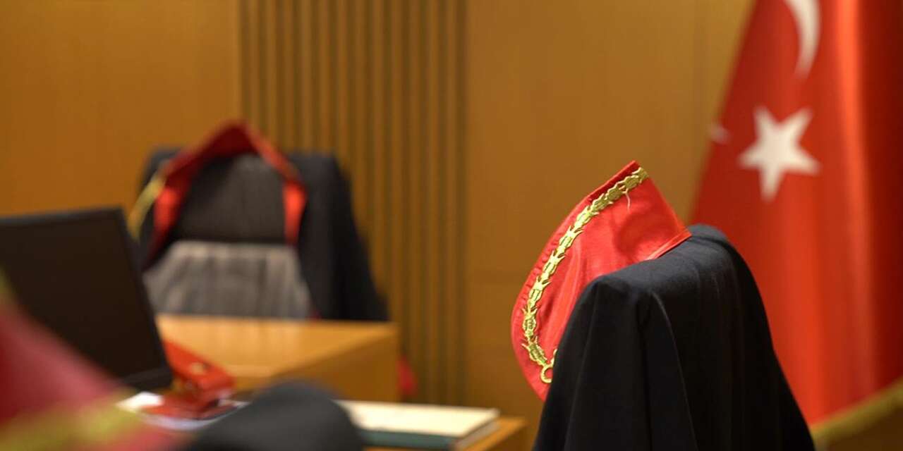 HSK'dan dikkat çeken karar! 84 hâkim ve savcı meslekten men edildi