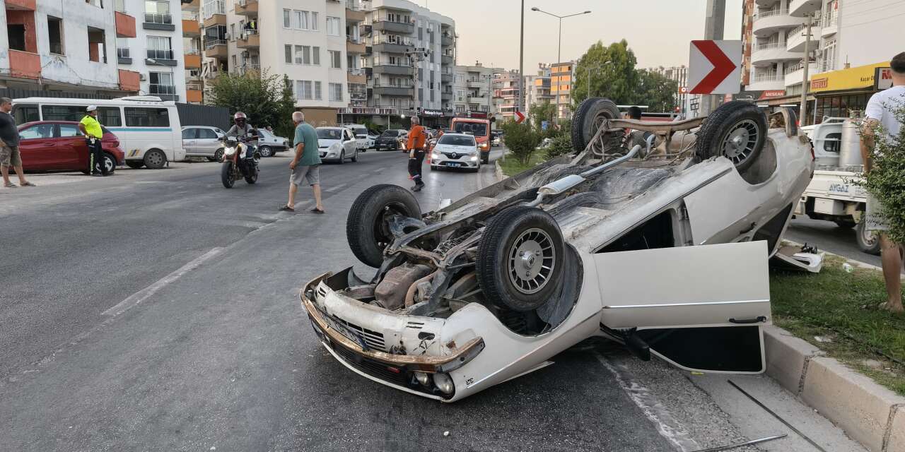 Şerit değiştiren çekici kazaya neden oldu! Anne ile 6 yaşındaki kızı yaralandı