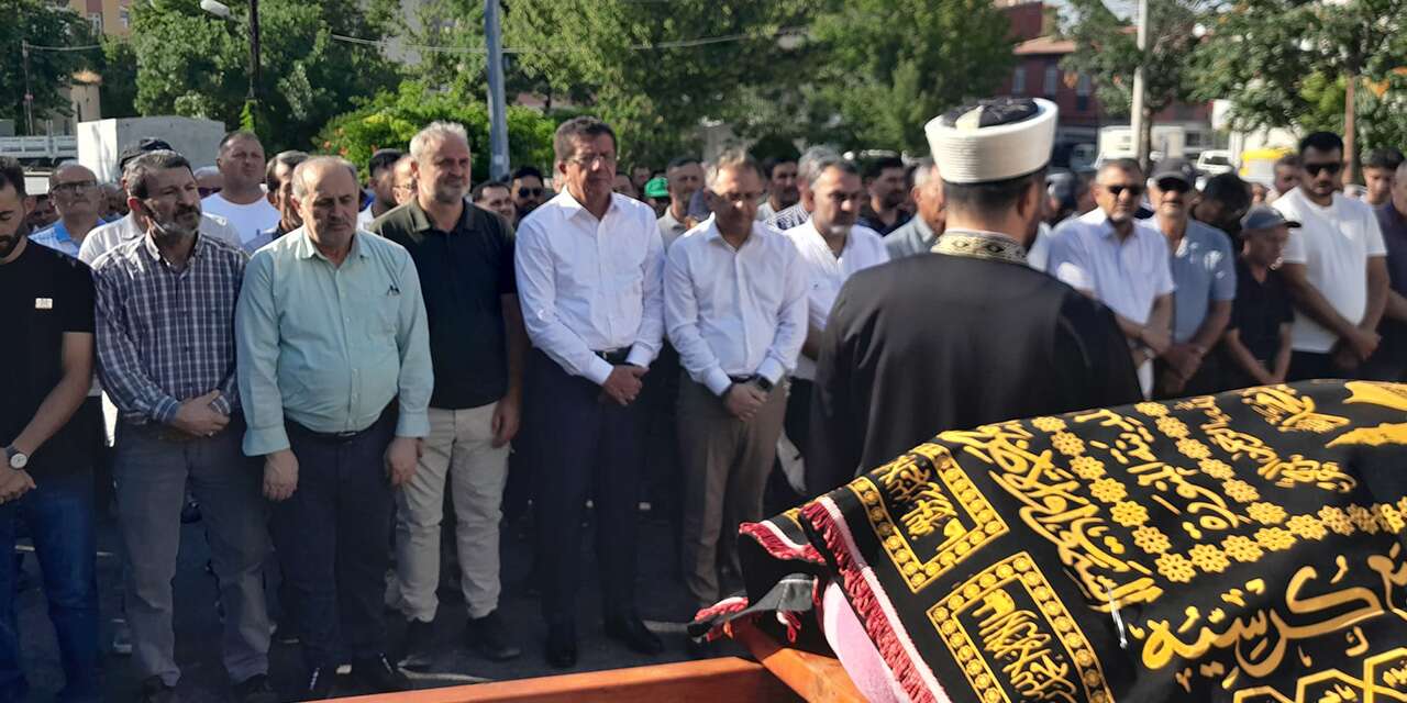 AK Parti Genel Başkan Yardımcısı Nihat Zeybekci, Konya’da cenaze programına katıldı