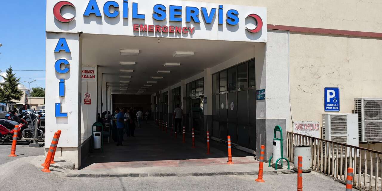 Bir yudum su sonrası panik! 12 kişi hastaneye kaldırıldı
