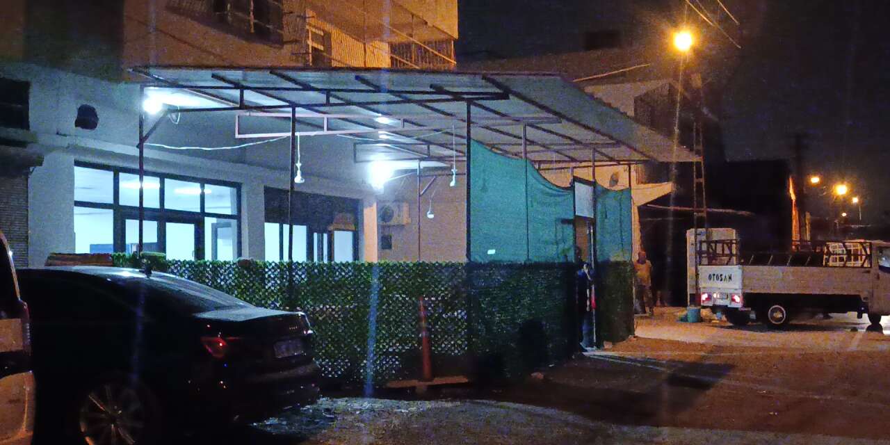 Kahvehaneye silahlı saldırı! 3 kişi vuruldu