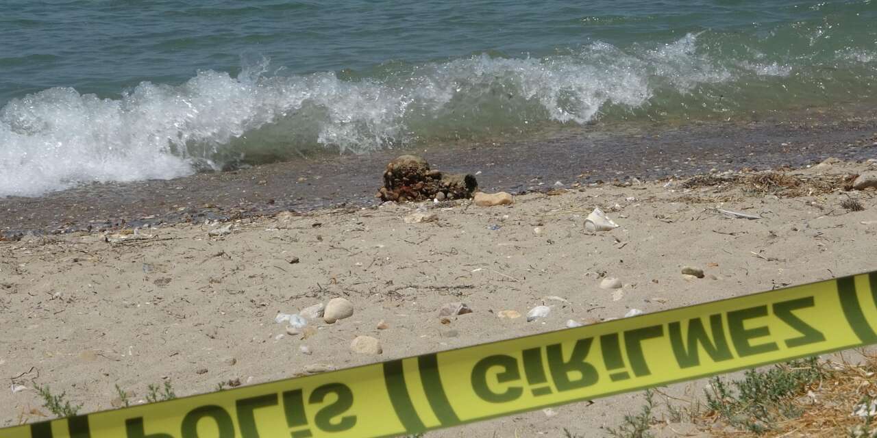 Halk plajında panik! Patlamamış top mermisi bulundu