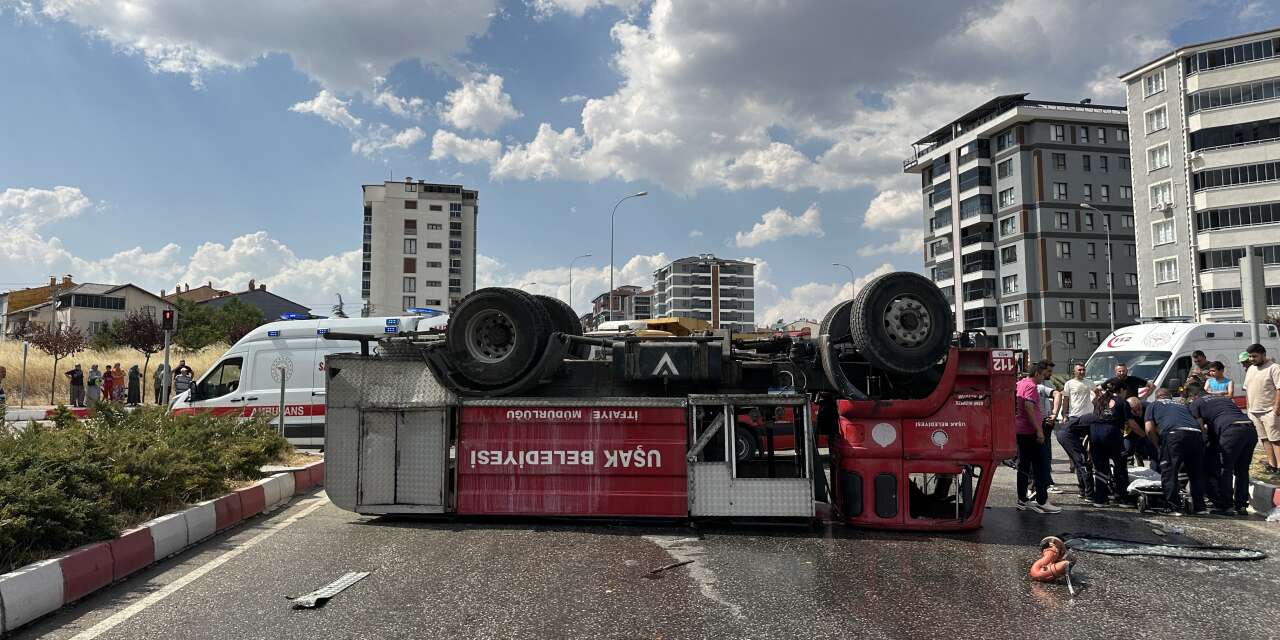 Yangına giden itfaiye aracı kaza yaptı! 2 personel yaralandı