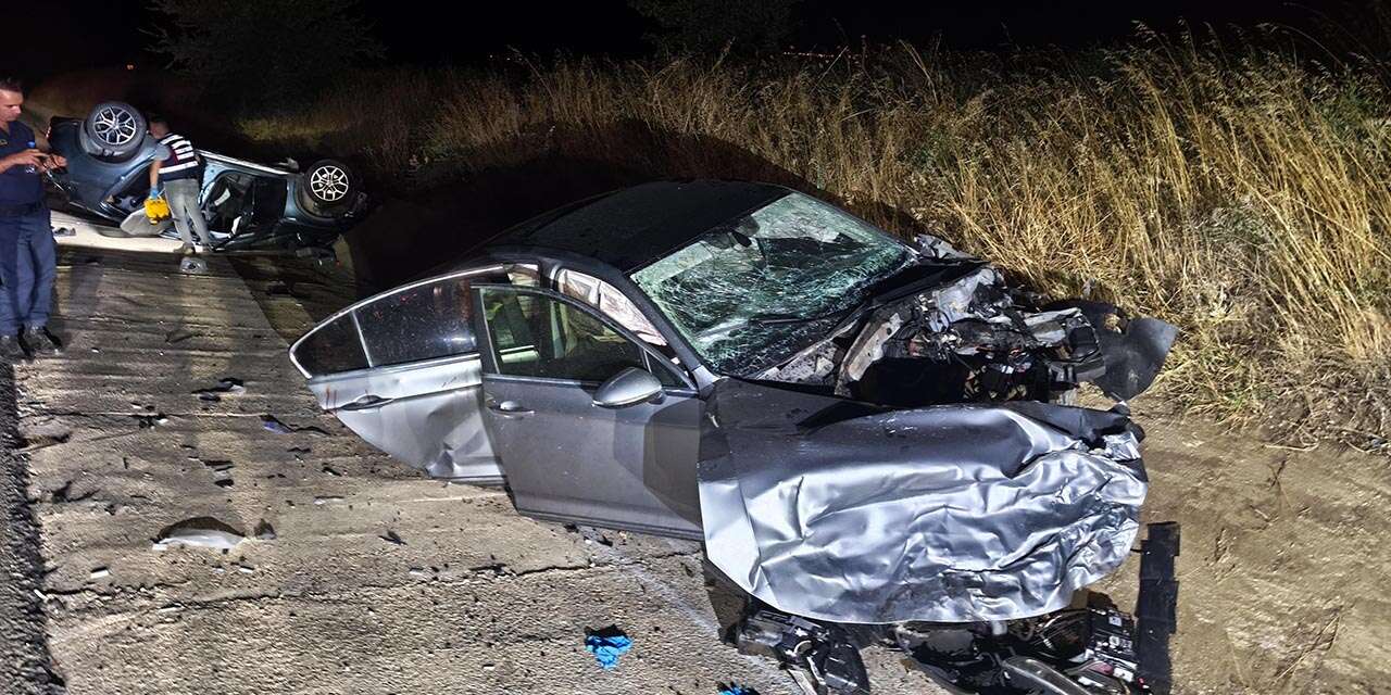 İki otomobil kavşakta çarpışıp kanala savruldu! 1 ölü, 8 yaralı var