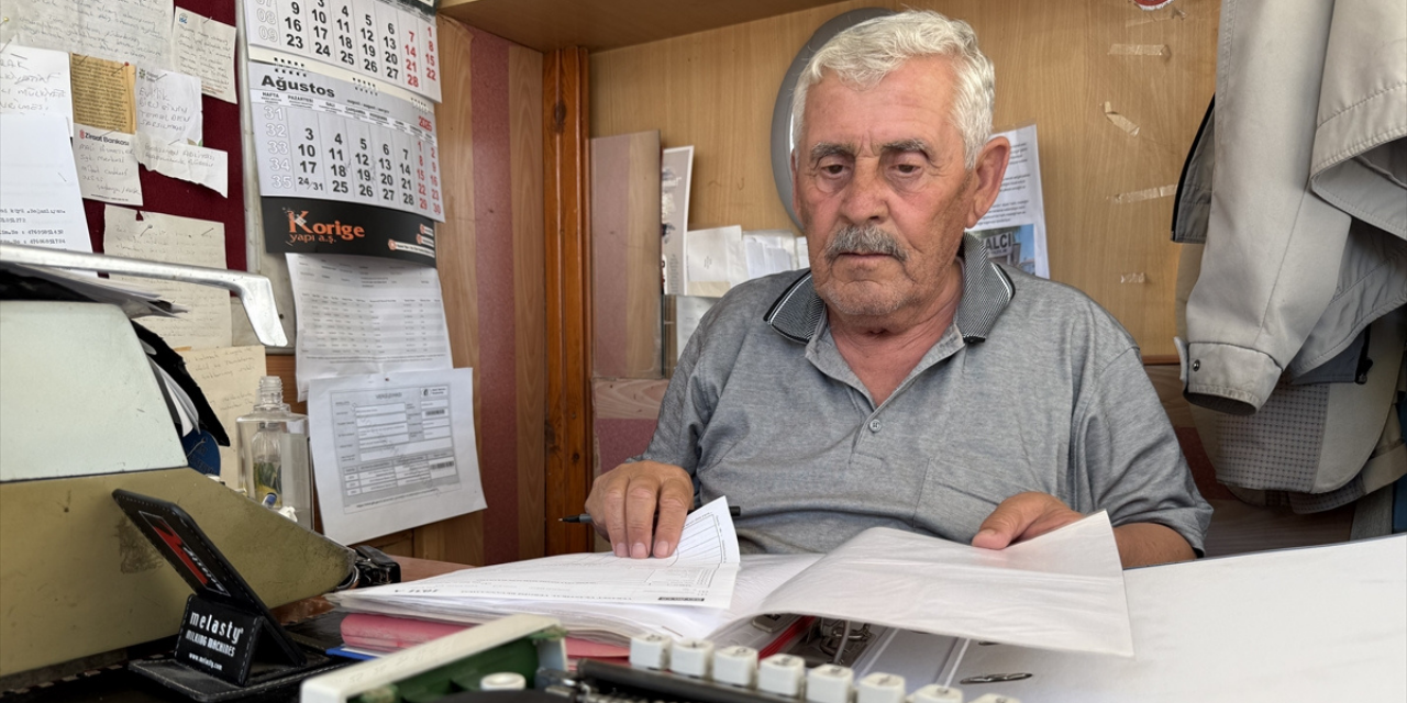 4 metrekarelik kulübede teknolojiye direniyor! 22 yıldır vatandaşların sesi oluyor