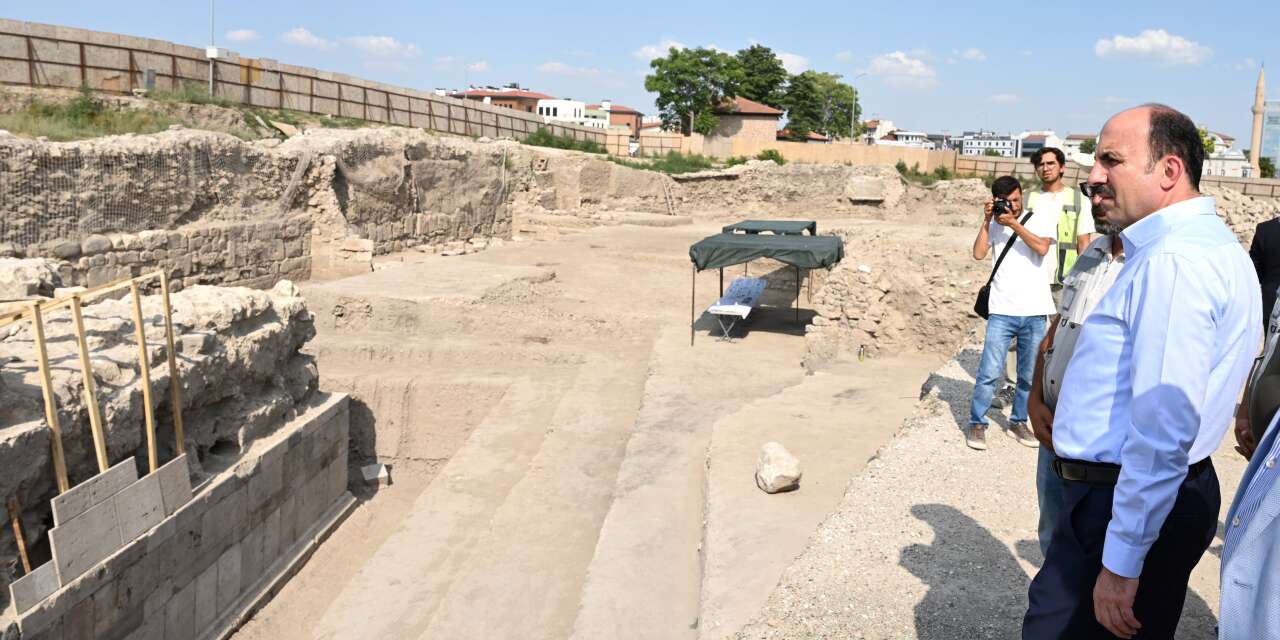 Konya’da yüzyıllardır aranan tarihi kapı bulundu! Selçuklu surları gün yüzüne çıktı