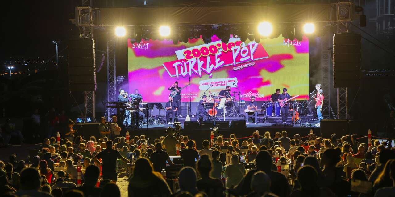 Konya’da nostalji gecesi! 2000’lerin unutulmaz şarkıları hep bir ağızdan söylendi