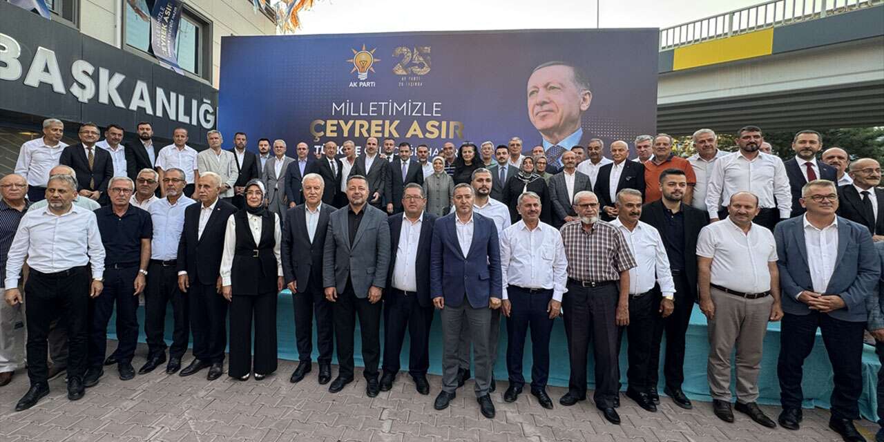 Konya’da Ak Parti’nin 25. yılı kutlandı
