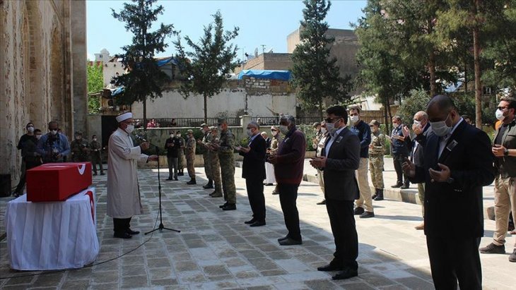 Hakkari'de şehit olan askerimiz son yolculuğuna uğurlandı