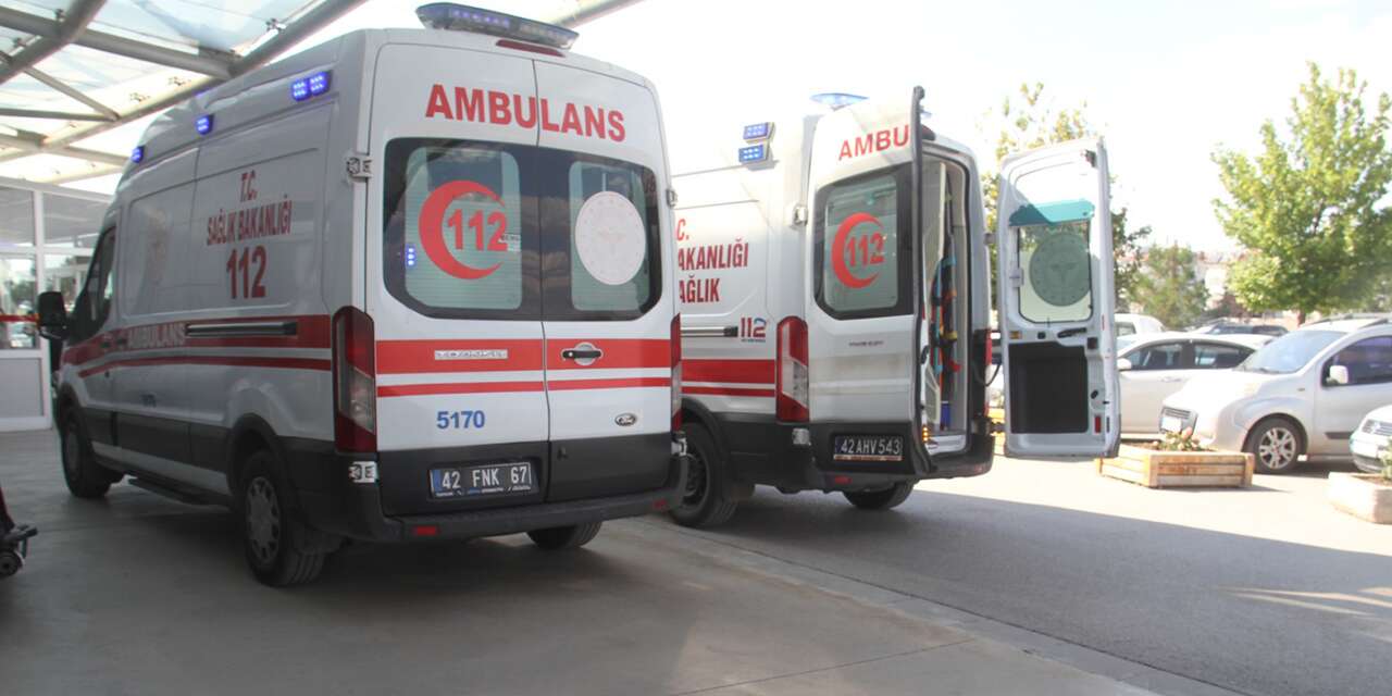 Konya'da yolun karşısına geçen anne ve kızına taksi çarptı