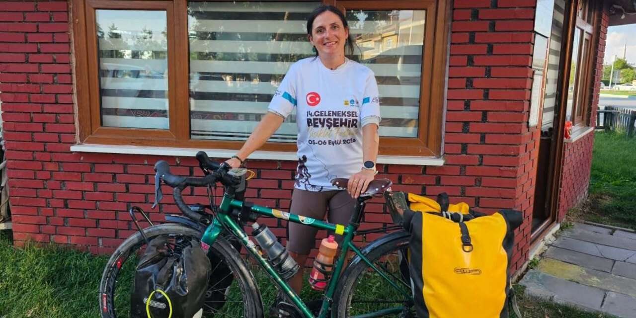 Fransa’dan Konya’ya yaklaşık 3 bin 500 kilometre pedal çevirdi