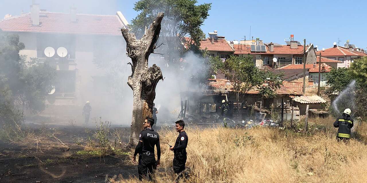 Konya’da evlerin dibinde yangın! Ekipler hızla müdahale etti