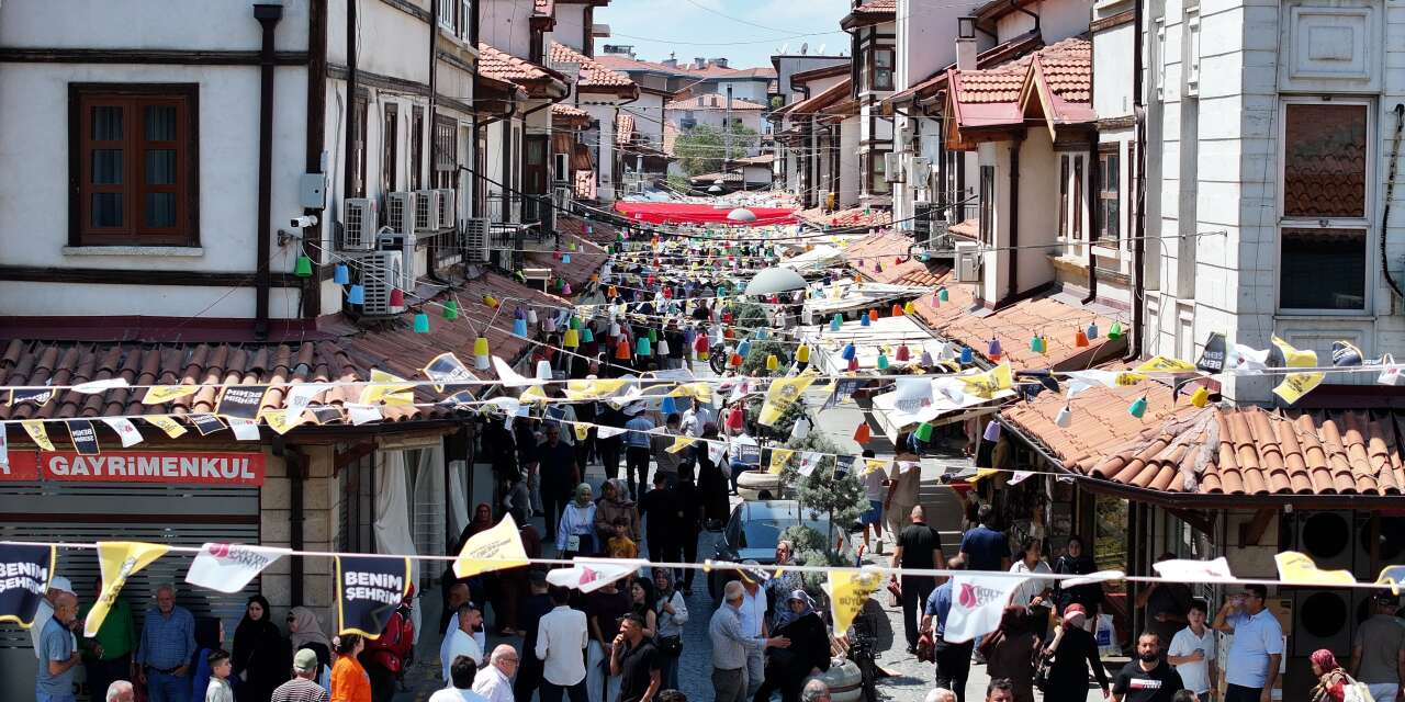 Konya esnafından yüzde 30 indirim! Tarihi Çarşılar Alışveriş Günleri başladı