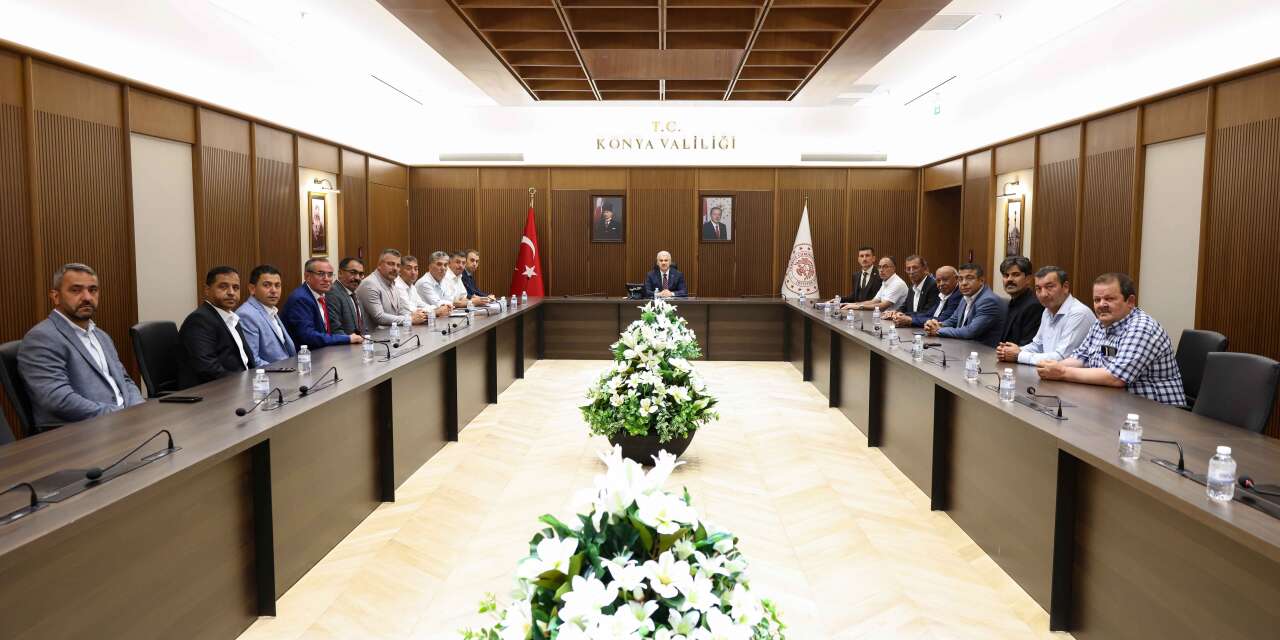 Konya’da mahallelerin sorunları masaya yatırıldı! Vali Akın muhtarlarla buluştu
