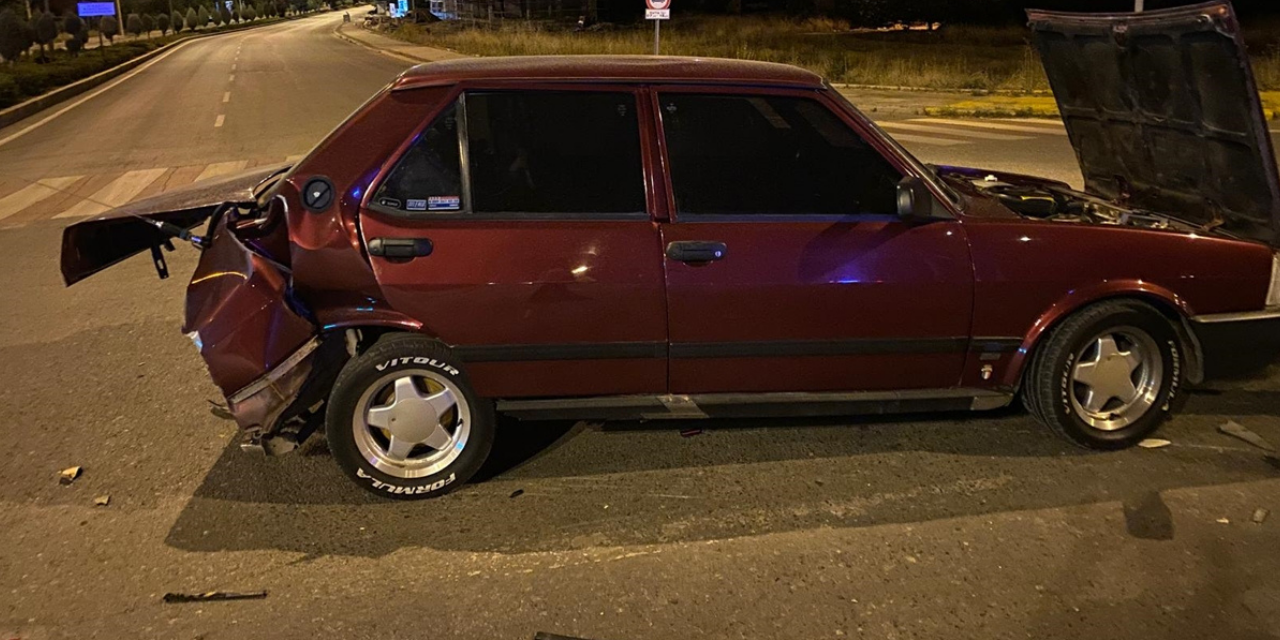 Konya’da otomobiller kavşakta çarpıştı! 2 yaralı