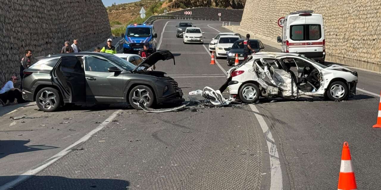 Konya yolunda zincirleme kaza! 1’i ağır, 4 yaralı var
