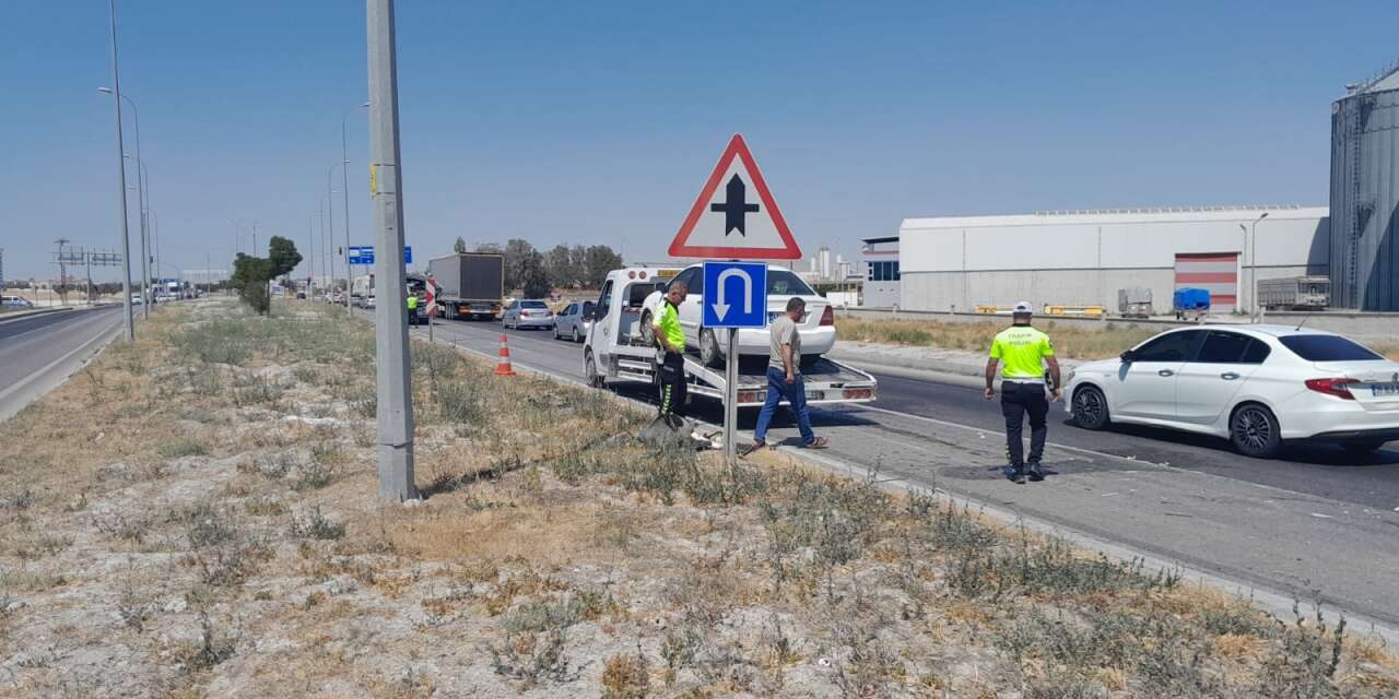 Konya’da kırmızı ışıkta araçlar birbirine girdi! 9 yaralı