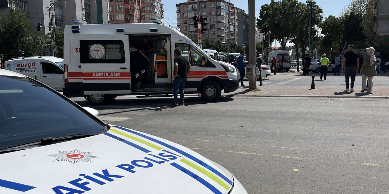Konya'nın merkezinde kaza! 1'i çocuk 6 yaralı