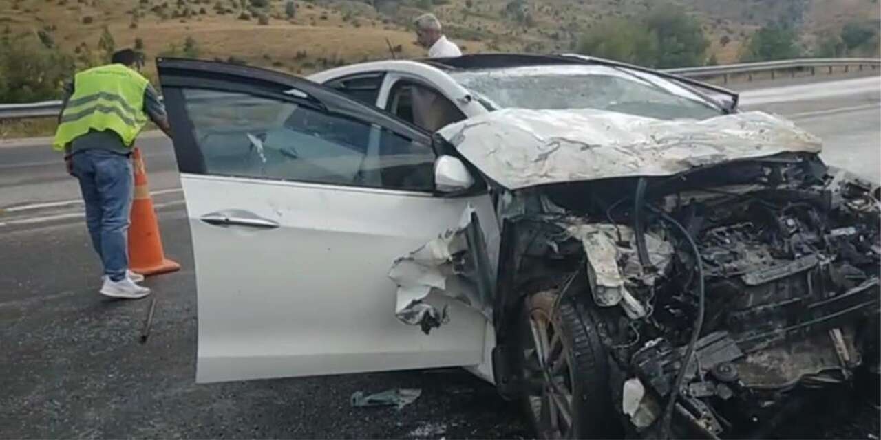 Otomobil ile minibüs çarpıştı: 5’i çocuk 11 yaralı