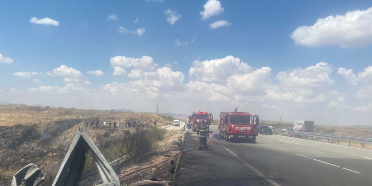 Madeni yağ yüklü TIR devrildi, alev aldı! Burak Karagöz hayatını kaybetti