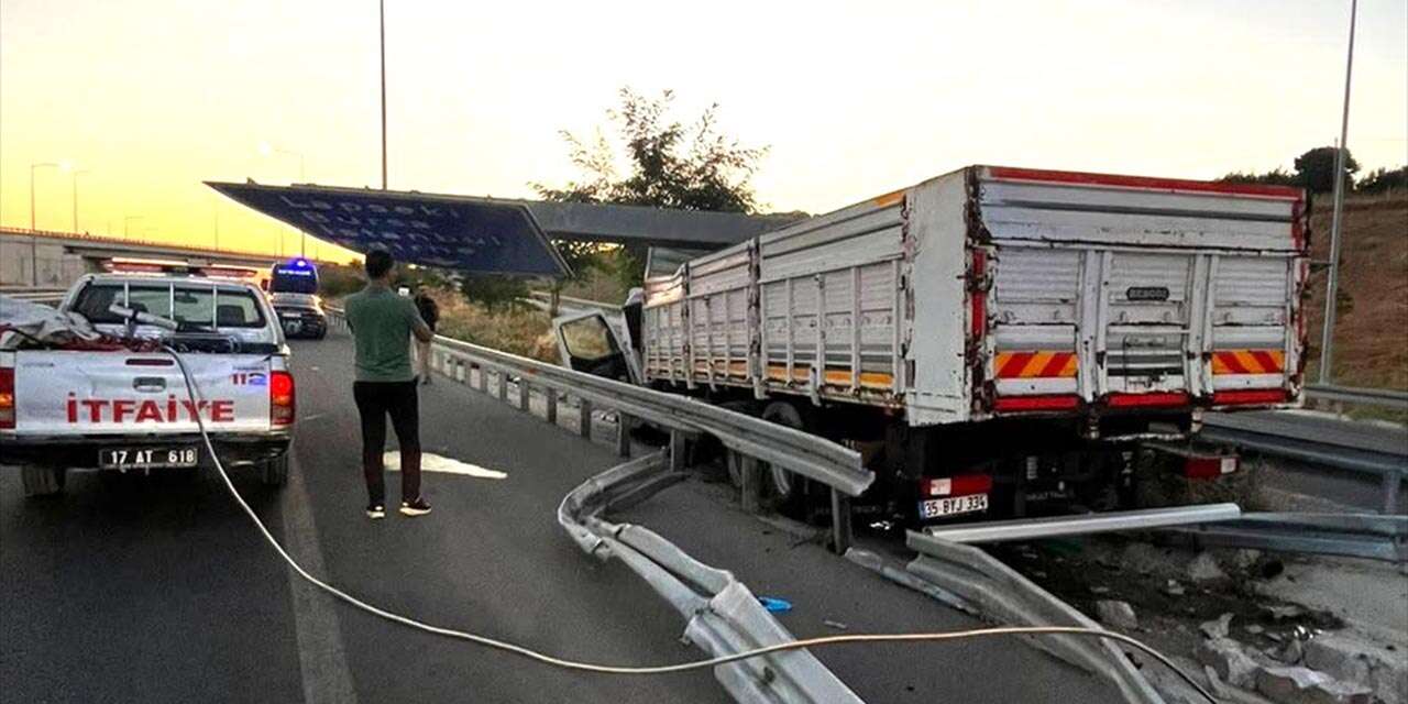 Kamyon bariyere çarptı! 2 kişi hayatını kaybetti