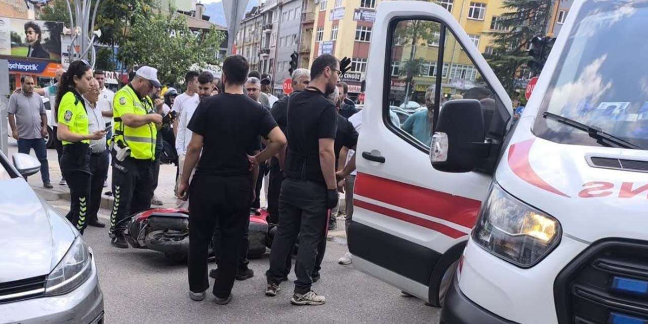 Konya’da korkutan kaza! Motosiklet sürücüsü çarpışmanın etkisiyle savruldu