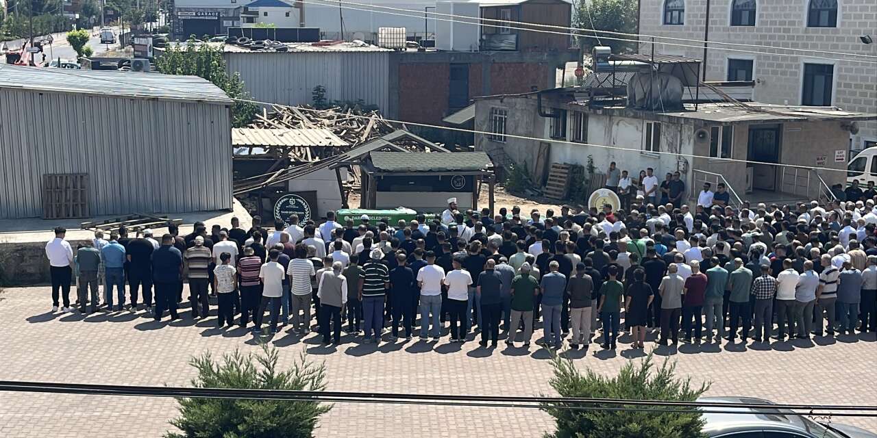 3 kardeş aynı gün toprağa verildi! Gülşah'ın hayali yarım kaldı