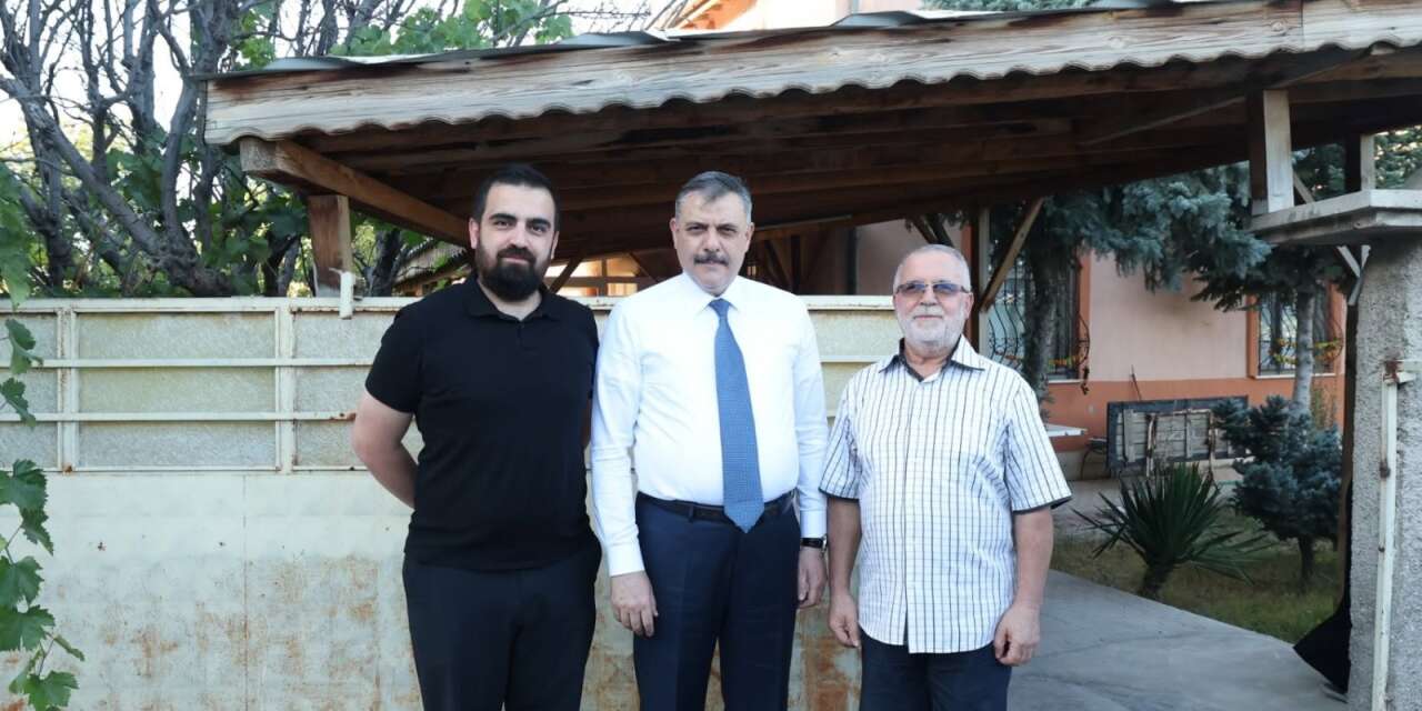 Yıllar sonra öğretmeninin kapısını Bakan olarak çaldı! Konya’da anlamlı buluşma