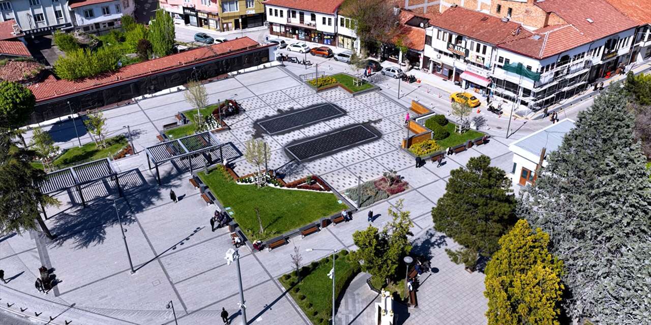 Tarihi meydan yeniden hayat buldu! Bakan Kurum görüntüleri paylaştı