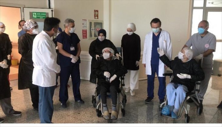 Kovid-19 tedavisi gören 87 yaşındaki 2 hasta şifa buldu