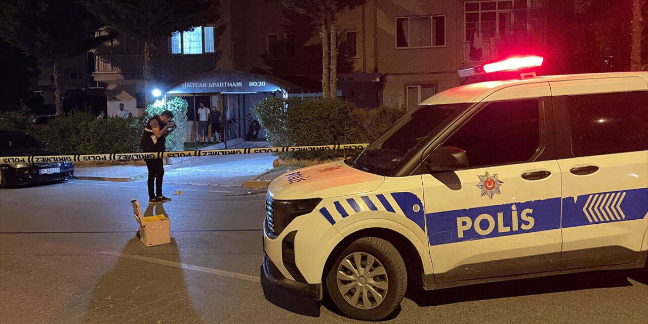 Sigara parası tartışması büyüdü! Baba-oğul birbirini bıçakladı