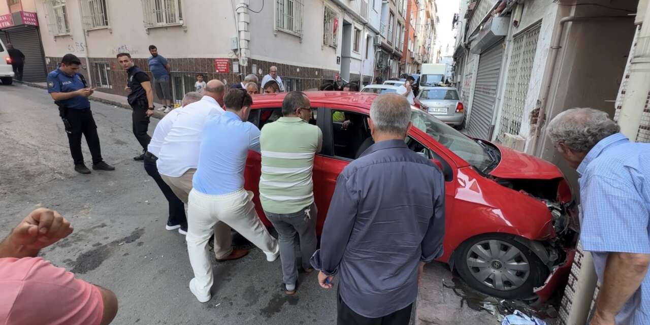 Düğün sevinci yarım kaldı! Damadın amcası kaza yaptı