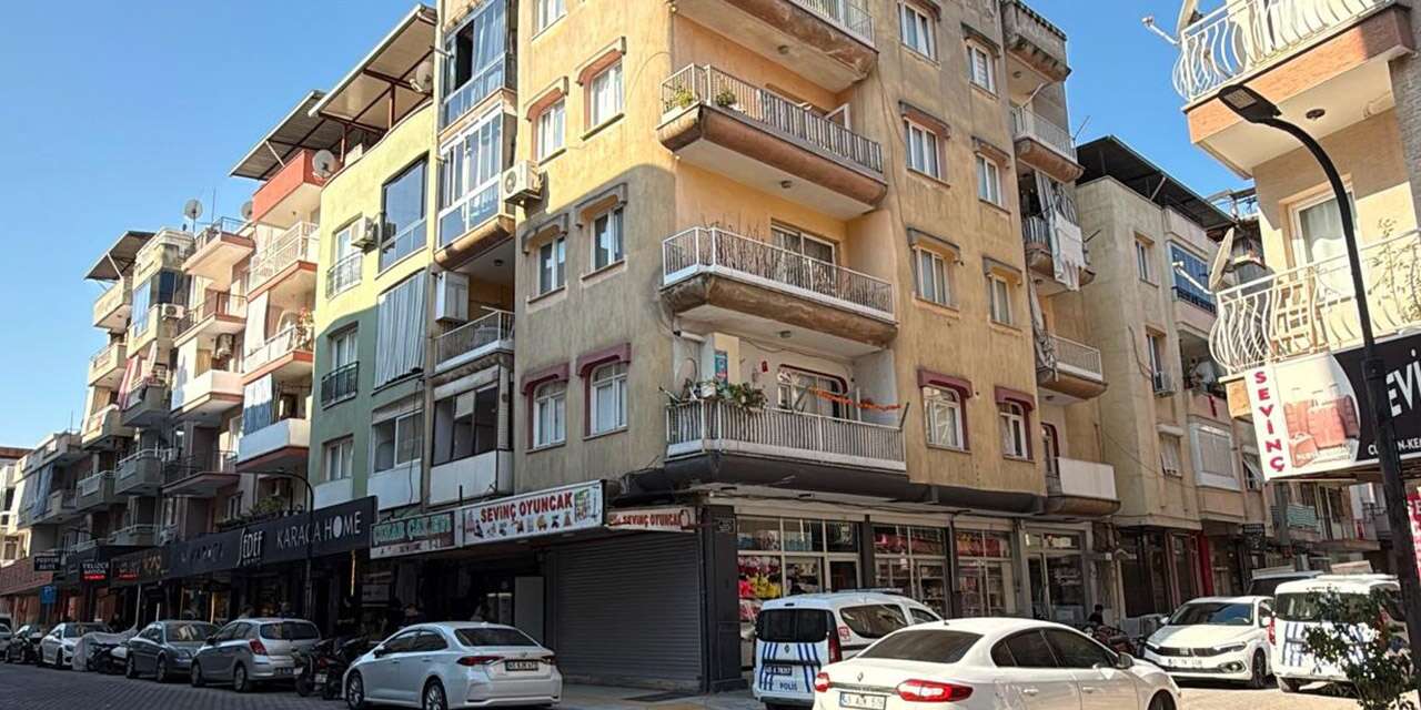 Karısını elleriyle boğmaya çalıştı! 50 yaşındaki Hacer Saydan hayatını kaybetti