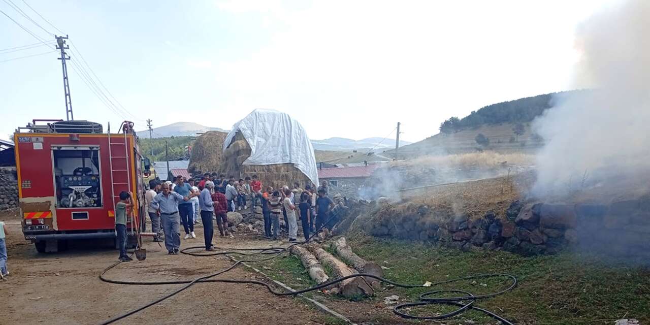 Bir ailenin ocağına ateş düştü! 3 ev, 3 samanlık ve 2 ahır yandı