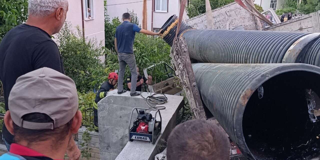 Konya’da 26 yaşındaki genç kamyonetle demir korkuluklar arasına sıkıştı