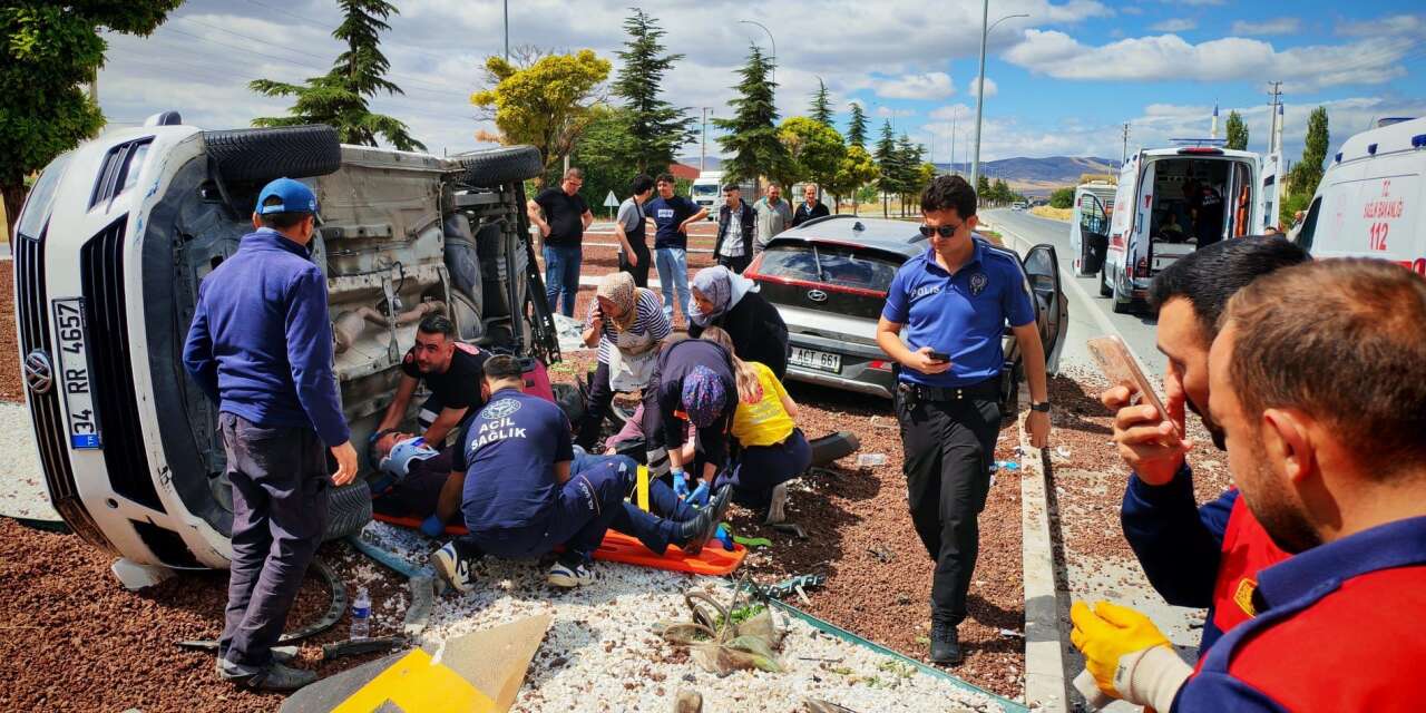Otomobiller çarpıştı, can pazarı yaşandı! 7 kişi yaralandı
