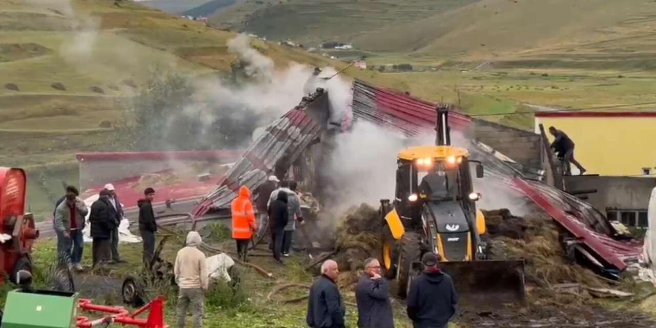 Bir ailenin ocağına ateş düştü! Ahır, depo ve 600 balya saman küle döndü