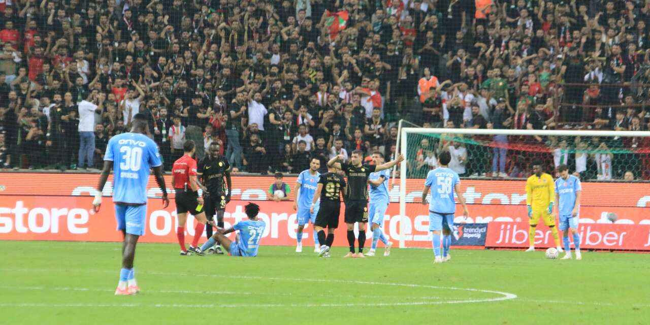 Diyarbakır’da Trabzonspor taraftarlarının otobüsüne taşlı saldırı