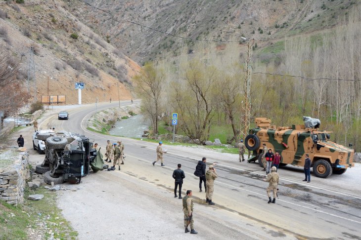 Zırhlı aracın devrilmesi sonucu 6 askerimiz yaralandı