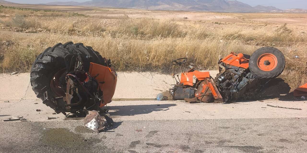 Konya yolunda traktörü ikiye bölen kaza! 1’i ağır 2 yaralı