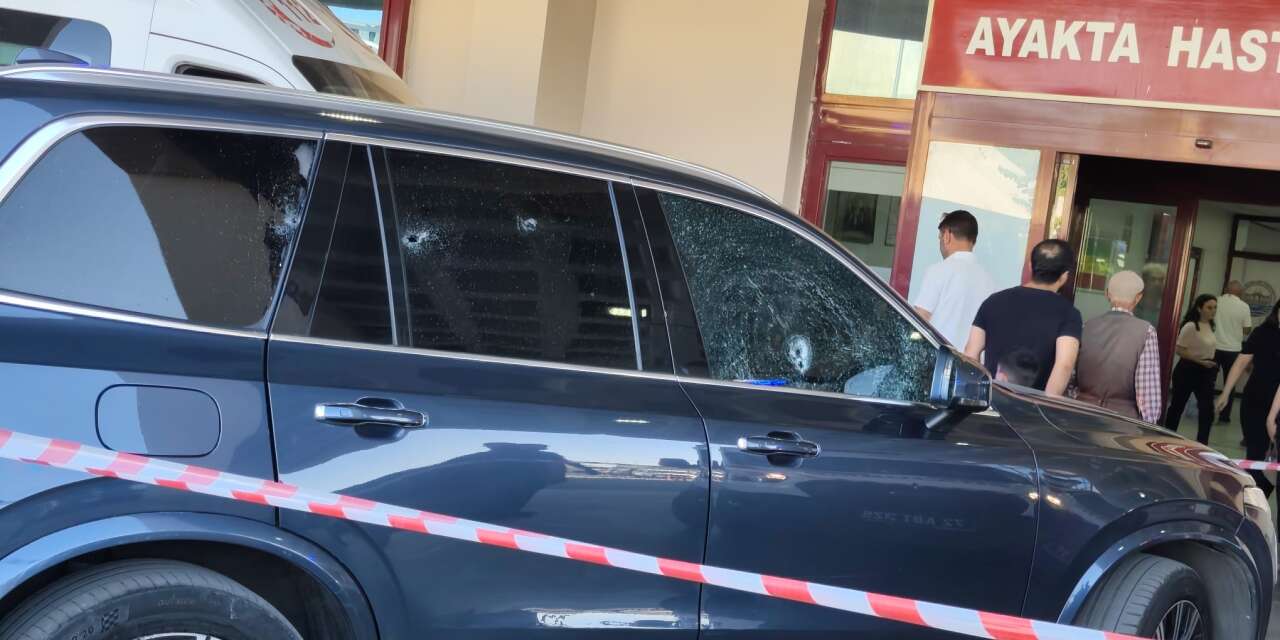 Film sahnelerini aratmayan dehşet! Kurşun yağmuruna tutulan cipi yaralı halde hastaneye kadar sürdü