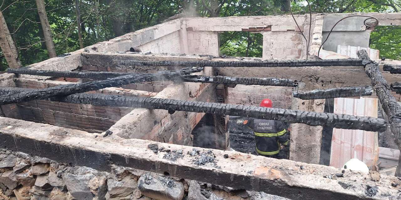 Evde patlama! Anne, baba ve çocuk ağır yaralı
