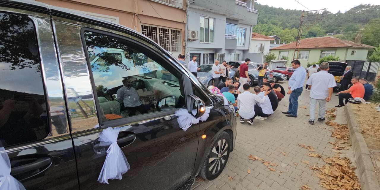 Asırlık gelenek 200 metreyi sabır sınavına çevirdi! Gelin arabası 4 saatte gelebildi
