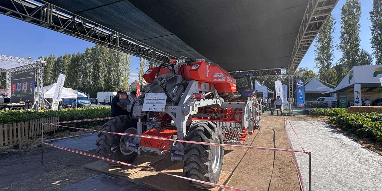 6 sıra pancarı tek seferde hasat ediyor! Yerli makine Konya imzası taşıyor
