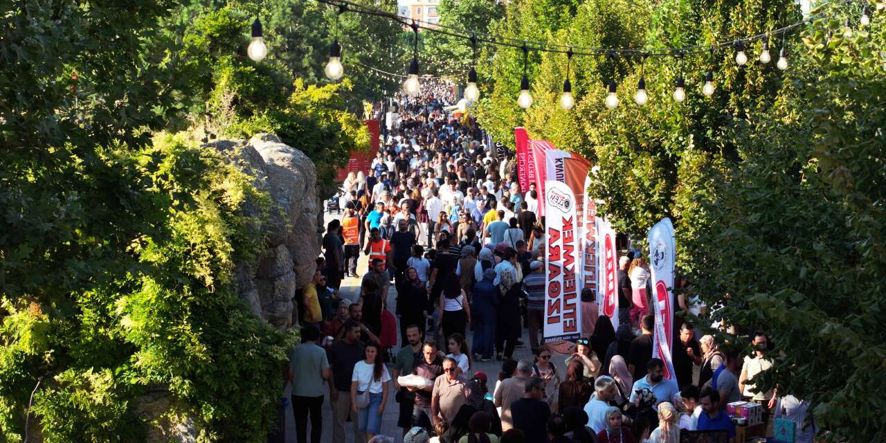 Konya GastroFest’e büyük ilgi! Yüz binlerce kişi lezzet şölenine akın etti