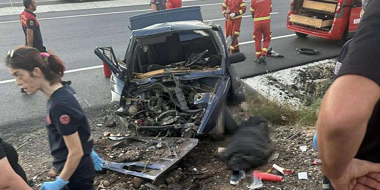 Otomobil hurdaya döndü! 2 kişi hayatını kaybetti